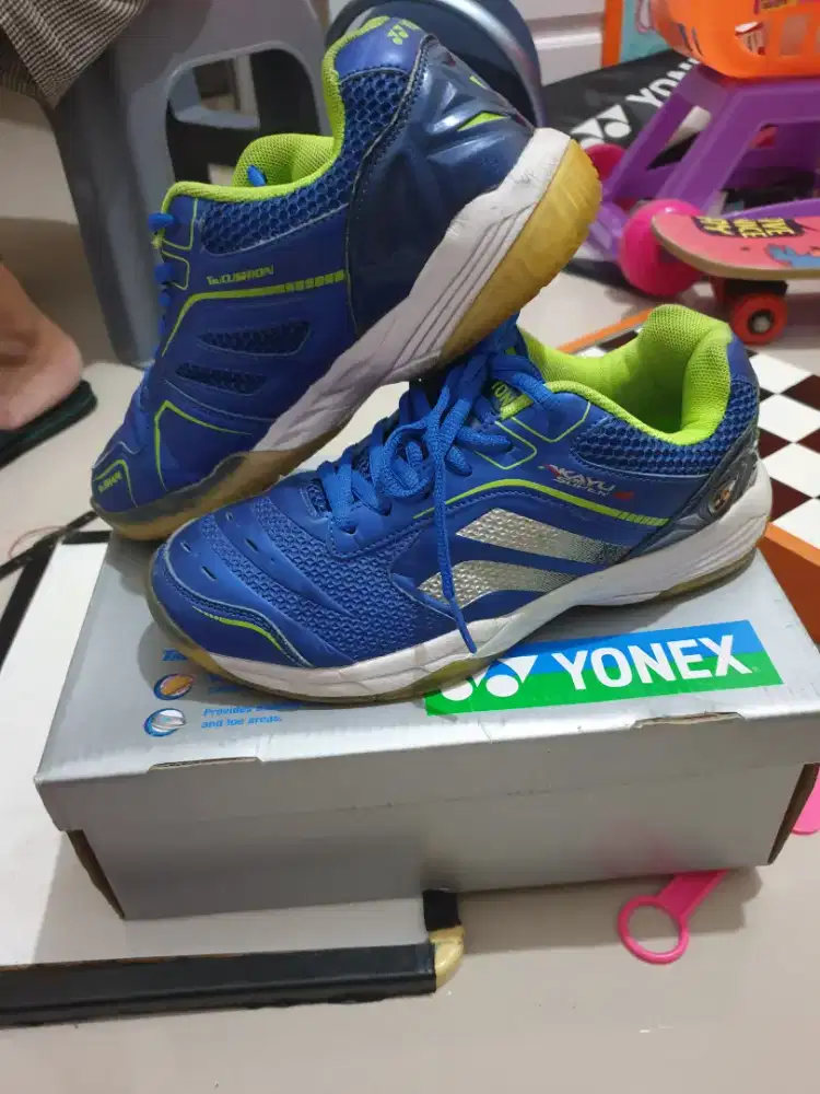 Sepatu Yonex akayu