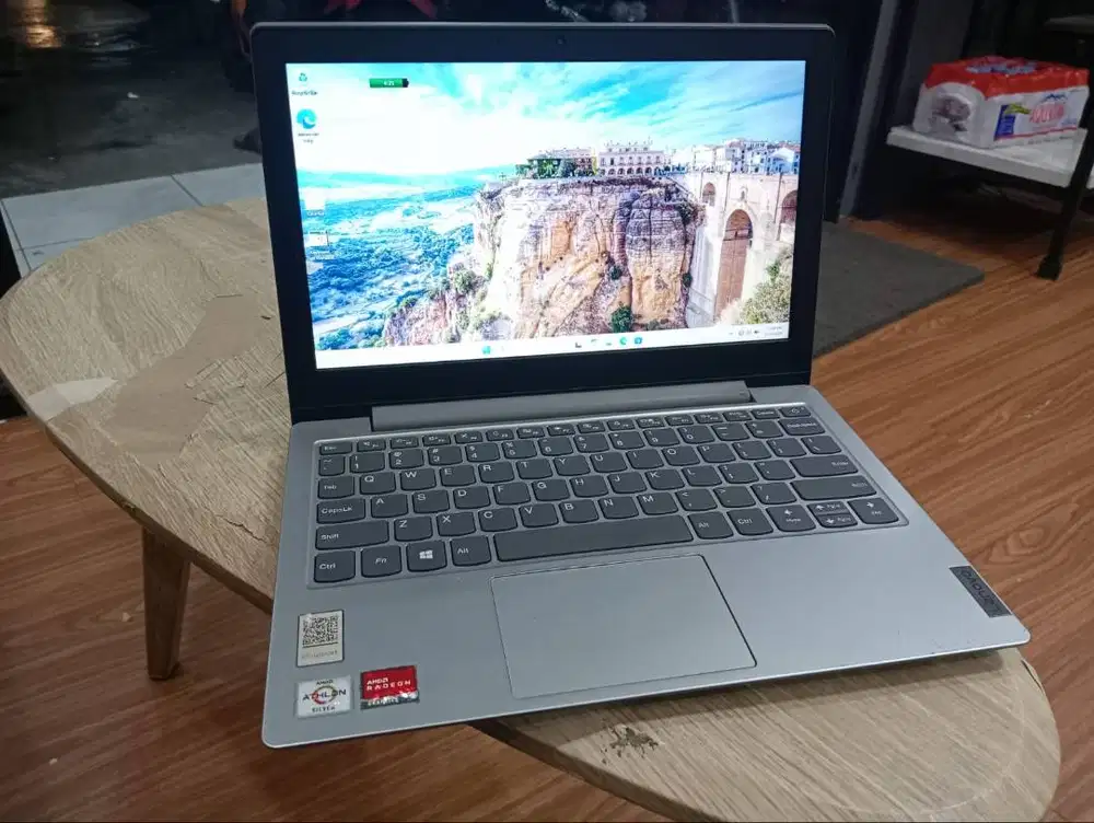 Lenovo Ideapad 11ADA05 AMD Athlon Silver Bodi Slim