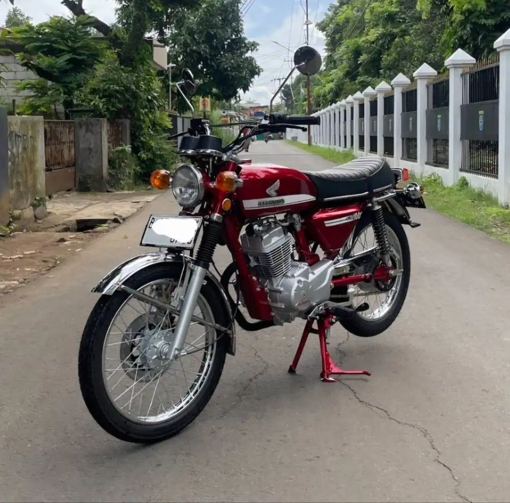 Honda CB125 Red Classic