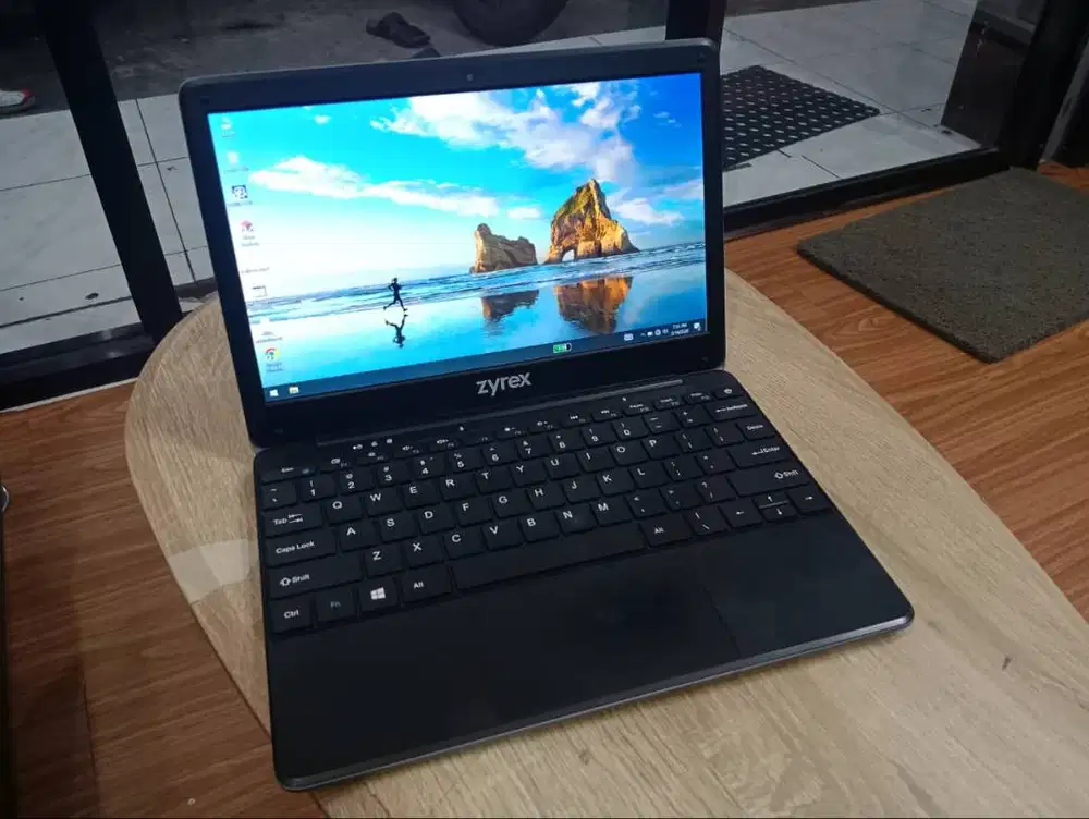 Laptop Murah Merk Zyrex Logo Nyala Fullset Dusbox