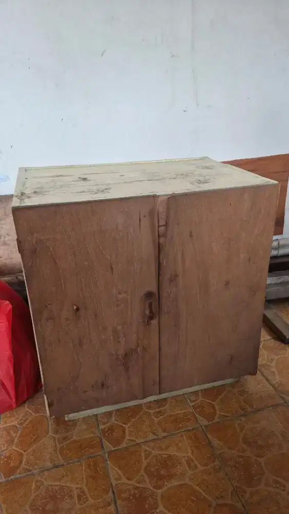 Lemari Kayu Bekas 2 Pintu Kayu Kokoh Isi