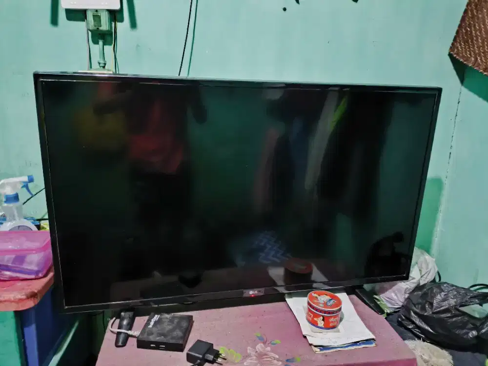 TV LG 43 INCH kondisi kedip