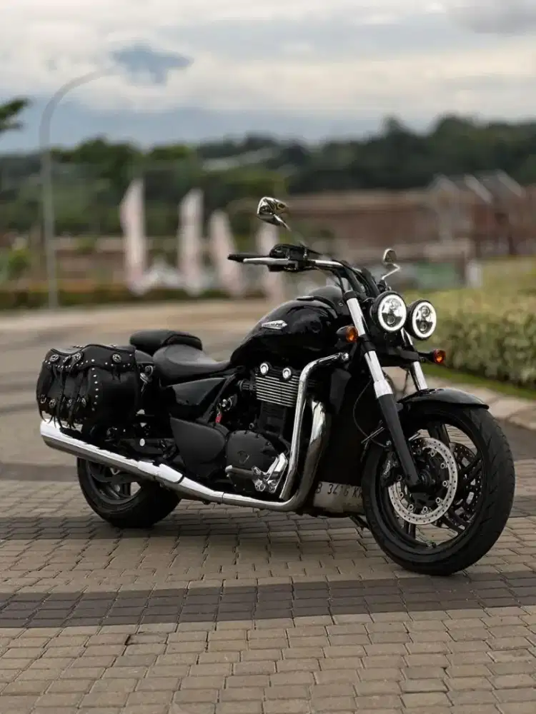 FOR SALE!! Triumph Thunderbird 2012