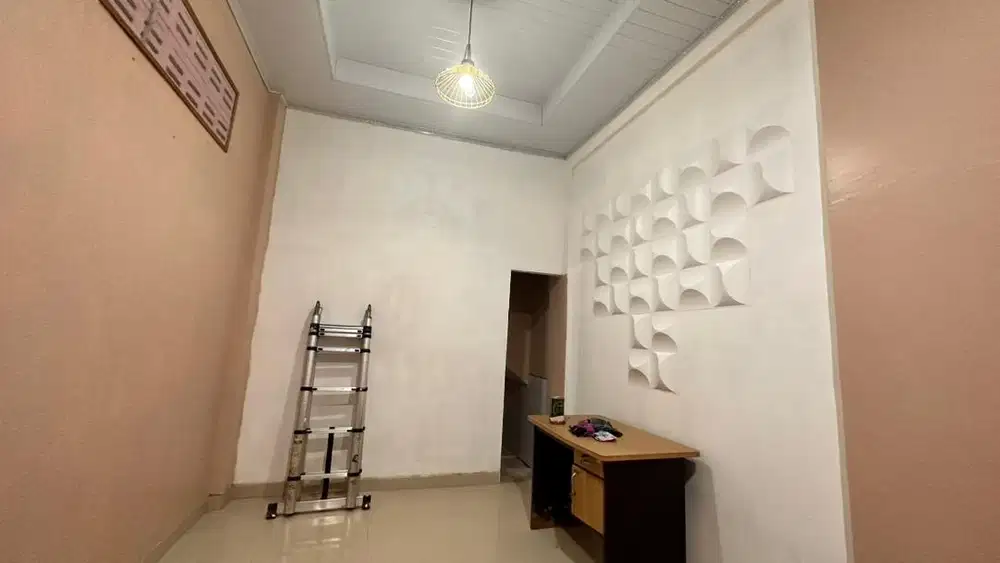 Kontrakan Putri Luas (18m²) – Kamar Mandi Dalam, Air PAM Lancar Jaya!