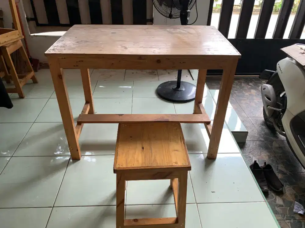 SATU SET MEJA BANGKU KAYU