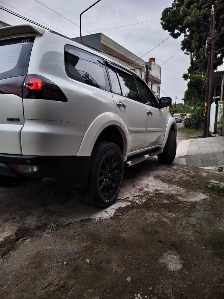 MITSUBISHI PAJERO EXCEED 2.5 DIESEL MATIC 2011 PUTIH BERTENAGA SEKALI