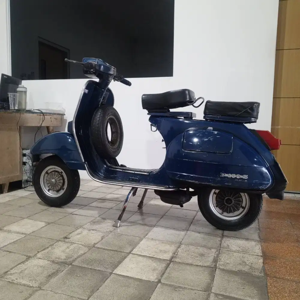 Vespa P150S Strada