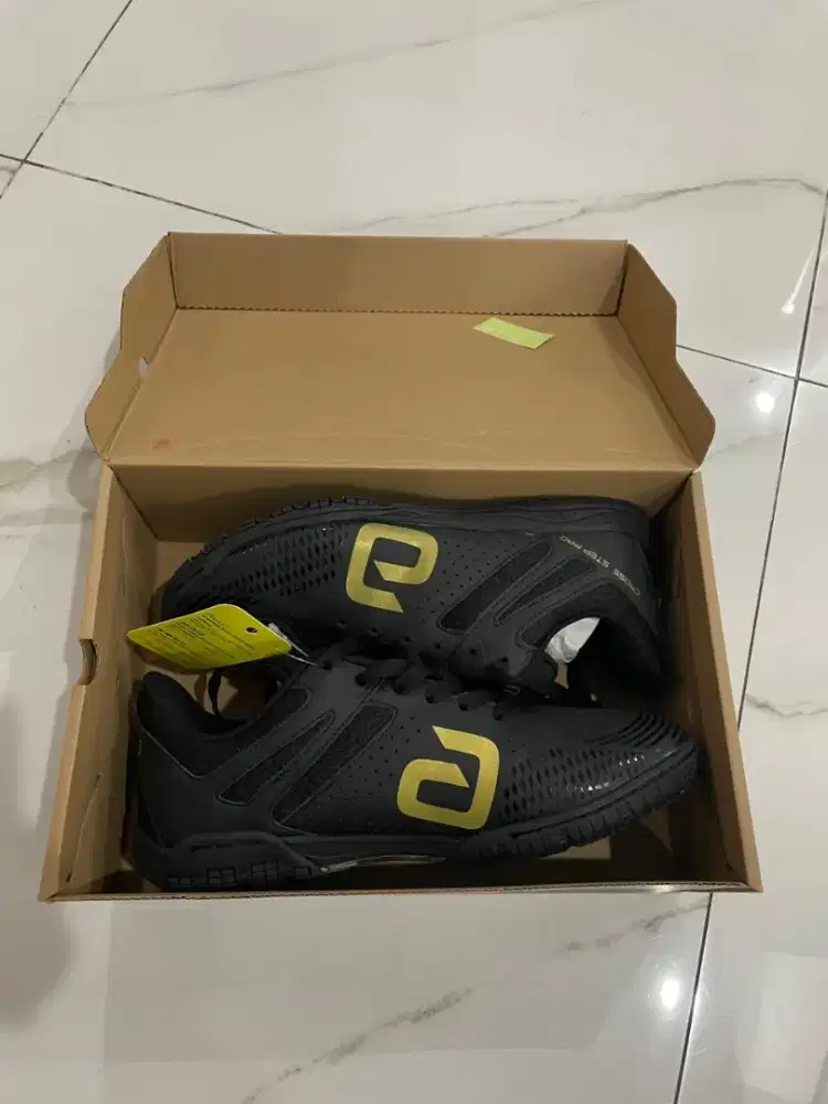 Sepatu Tenis Meja Andro Cross Step Pro Black Gold Original