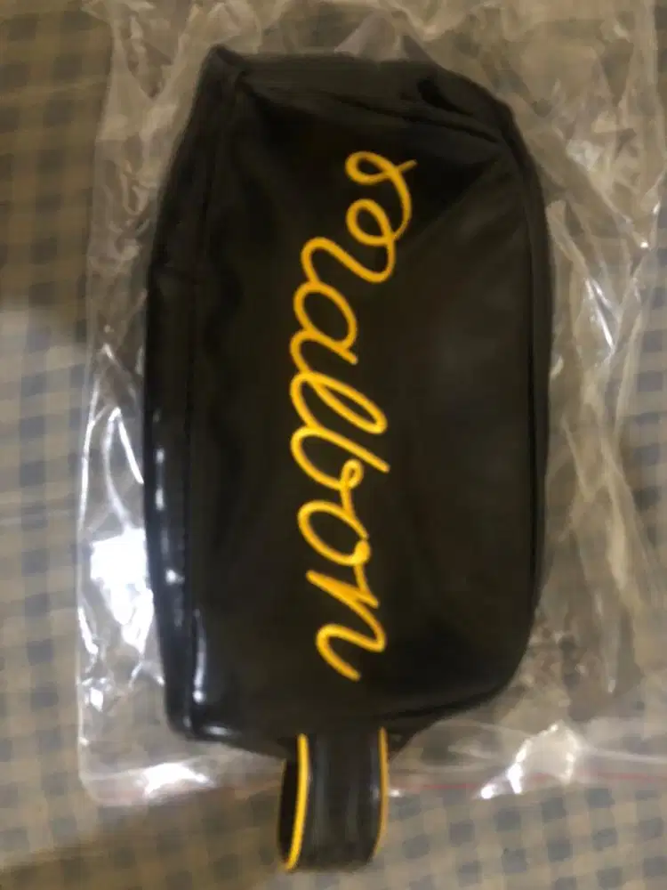 pouch malbon like new