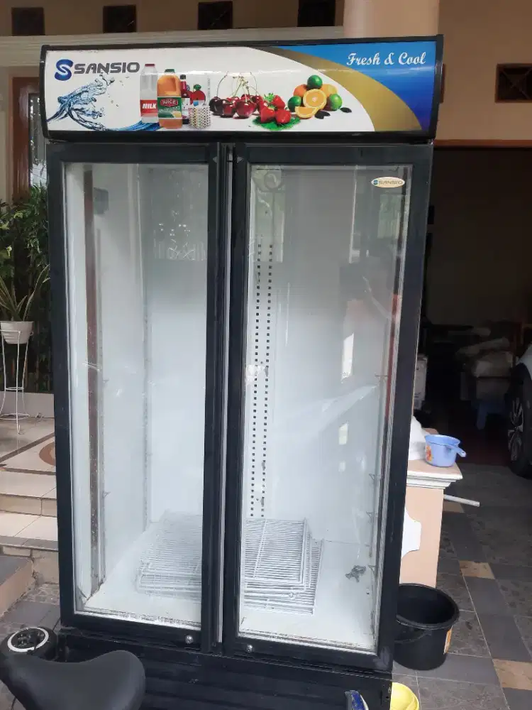 Dijual show case 2 pintu merk Sansio 888