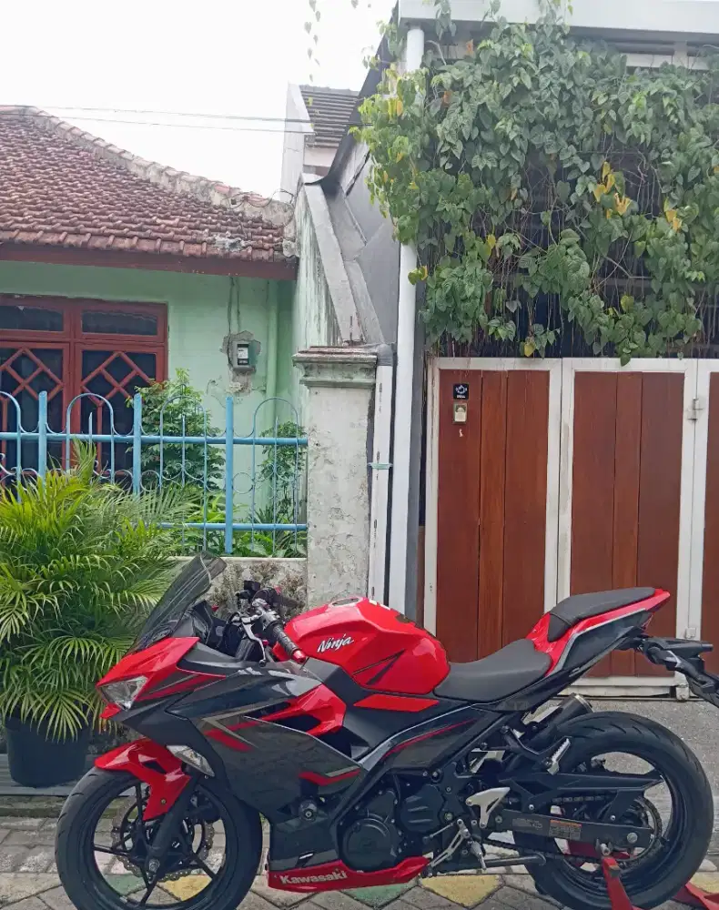 Kawasaki  Ninja 250 fi
ABS KEYLESS