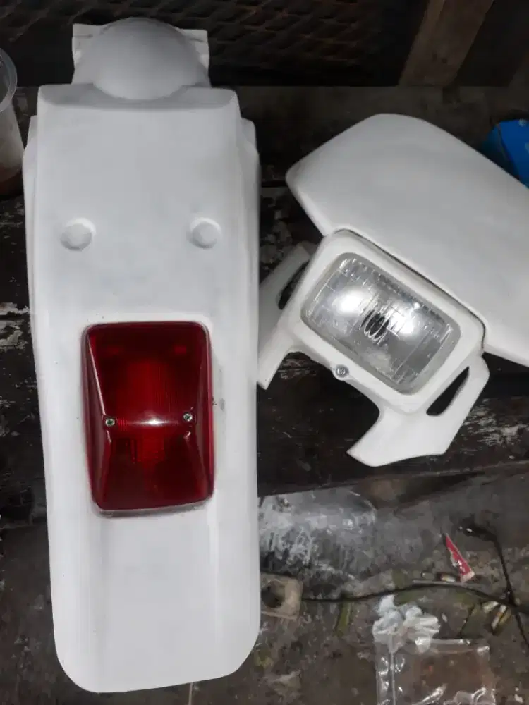 Spakbor belakang dan cover lampu