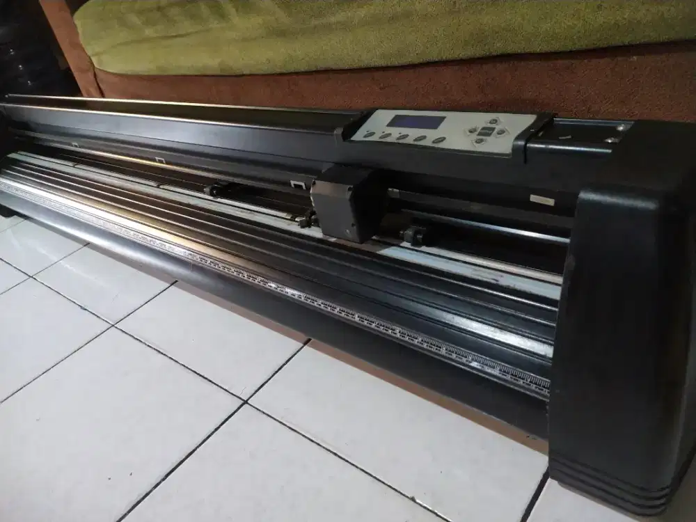 Mesin cutting sticker Jinka 1351