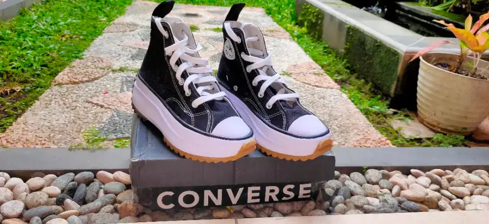 Sepatu converse 
Size 37.
