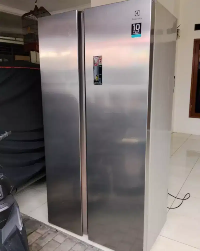 Lemari es SBS 2 pintu Elektrolux