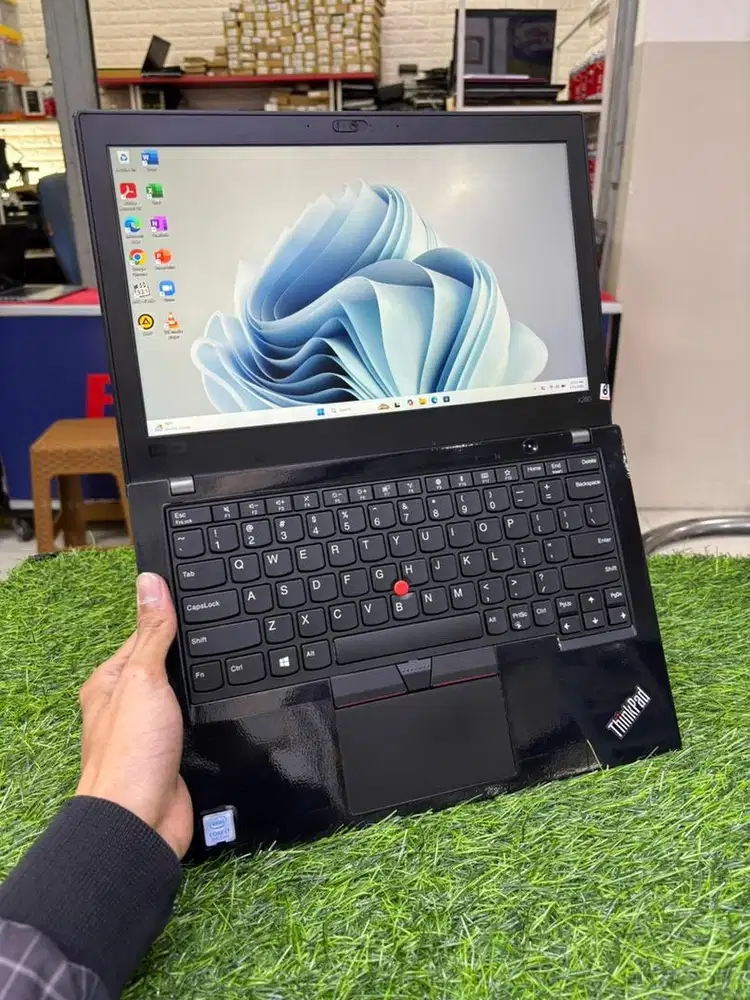 Jual Laptop Lenovo i7-8650u 16/256