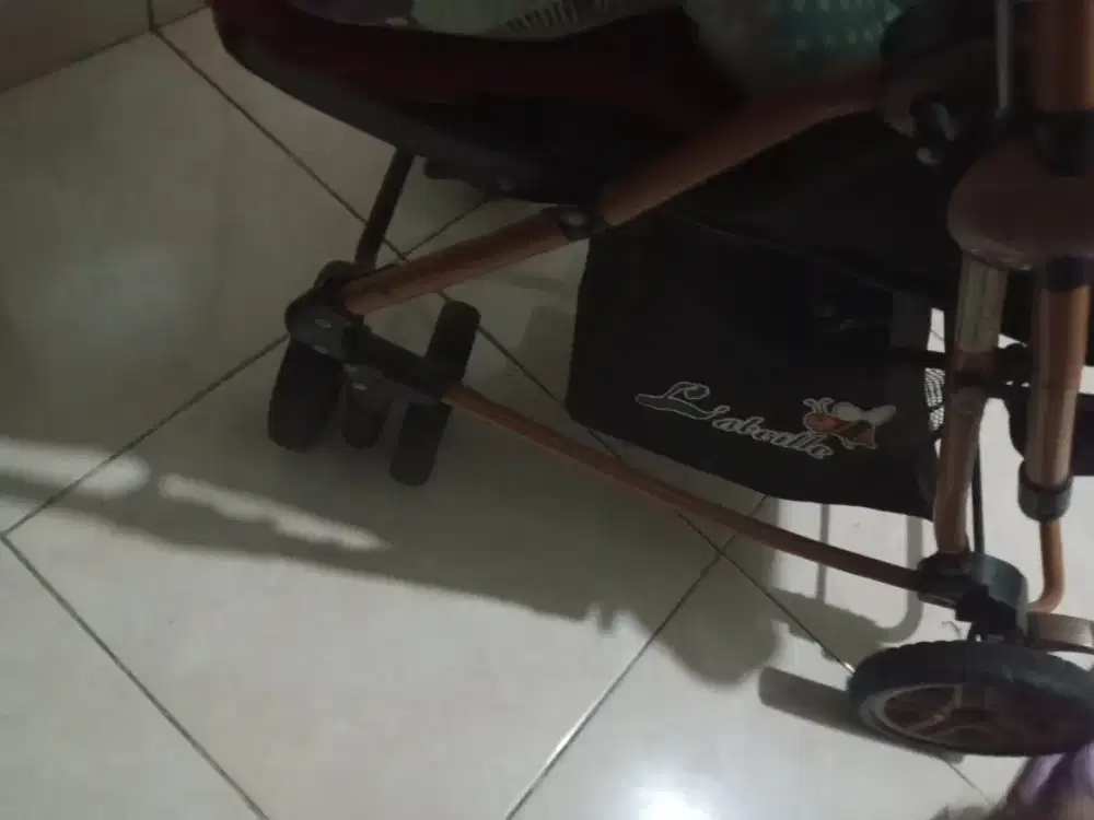 Kursi roda bayi labeilla