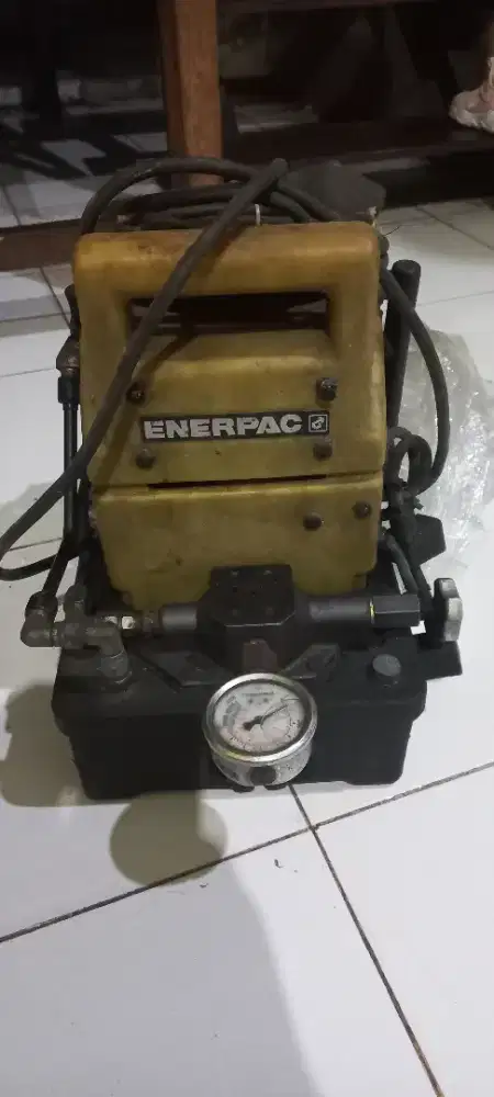 Pompa enerpac kapasitas 2 liter