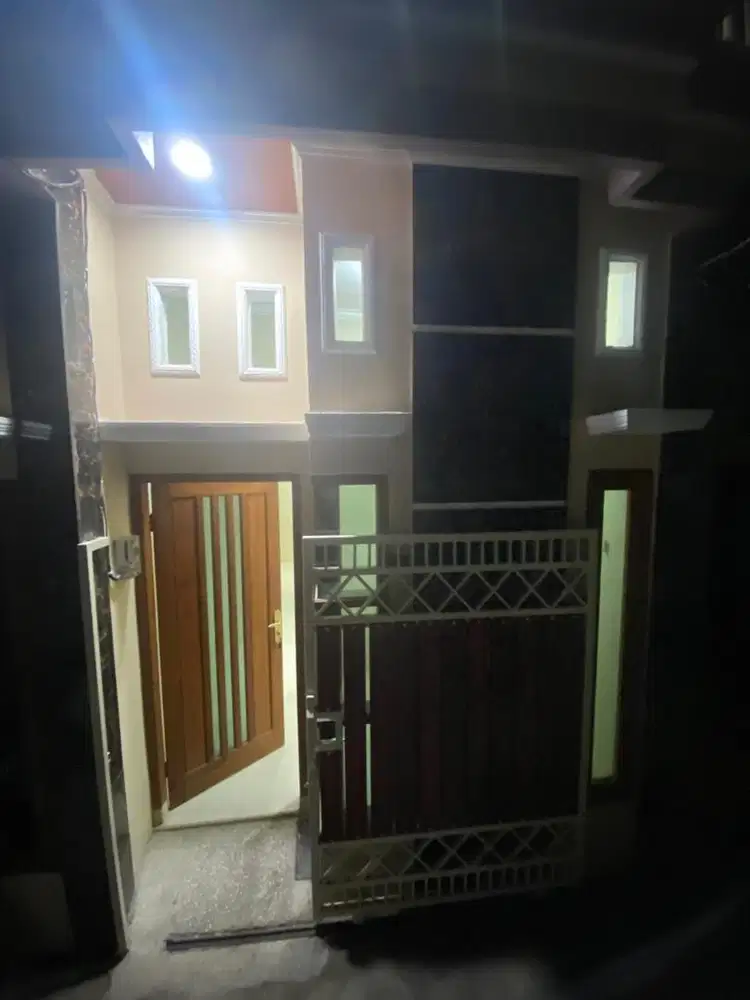 Disewakan rumah baru lantai 2 surabaya