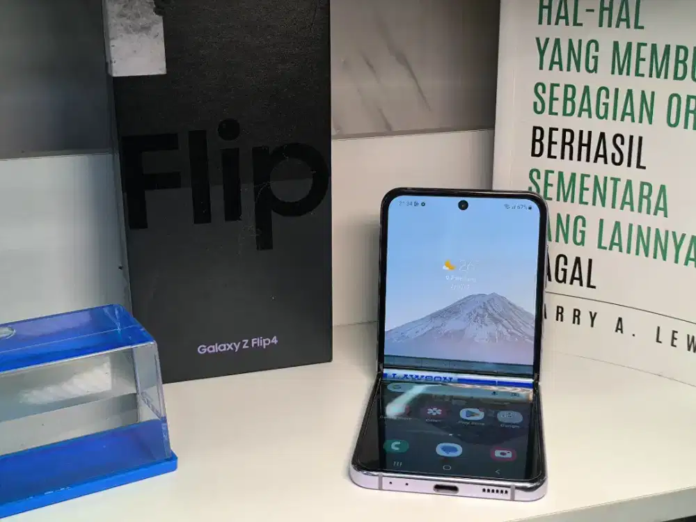 Samsung Galaxy Z Flip 4 8/128GB SEIN

Kelengkapan hp dan box