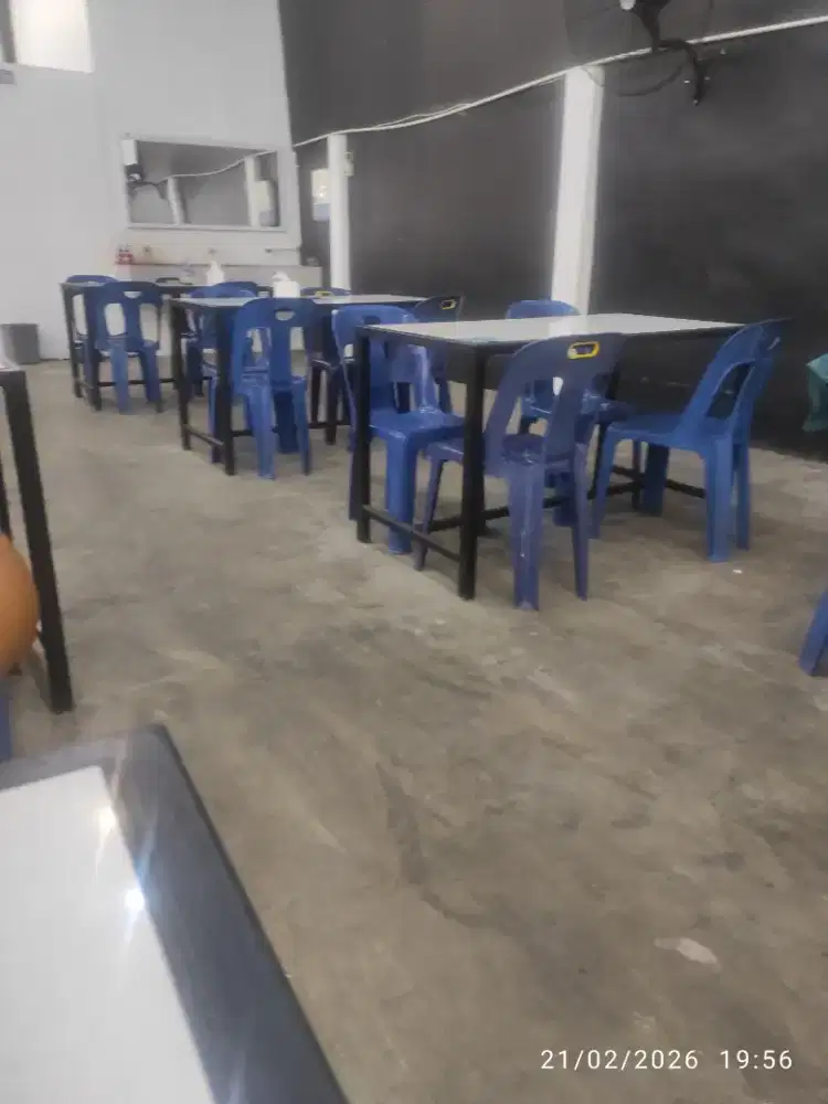 dibutuhkan Segera Karyawan untuk Jaga Stand Makanan.