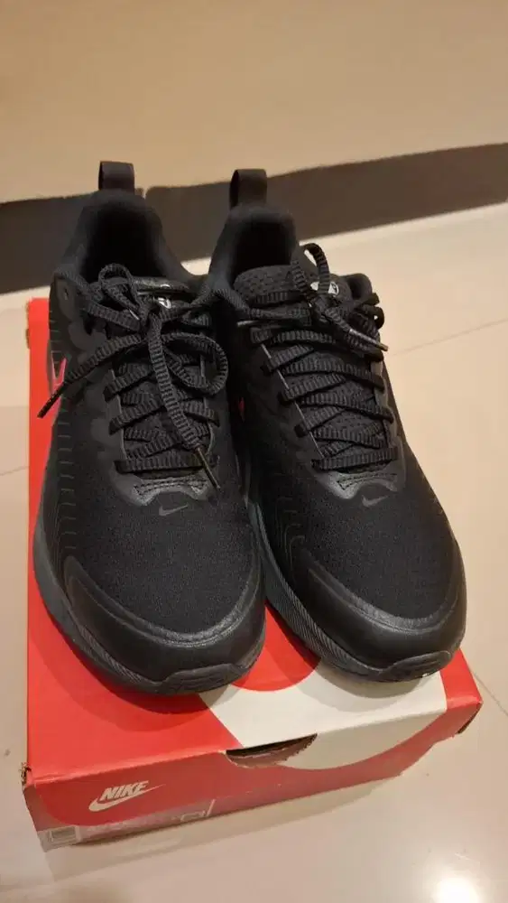 Nike Air Max UK 42 Like new Borongan