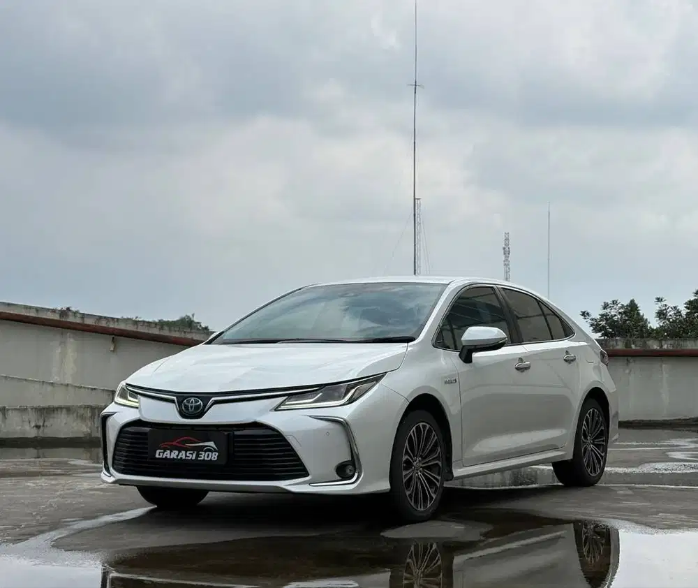 Toyota Corolla Altis V Hybrid 2022 Warna Putih KM 43rb