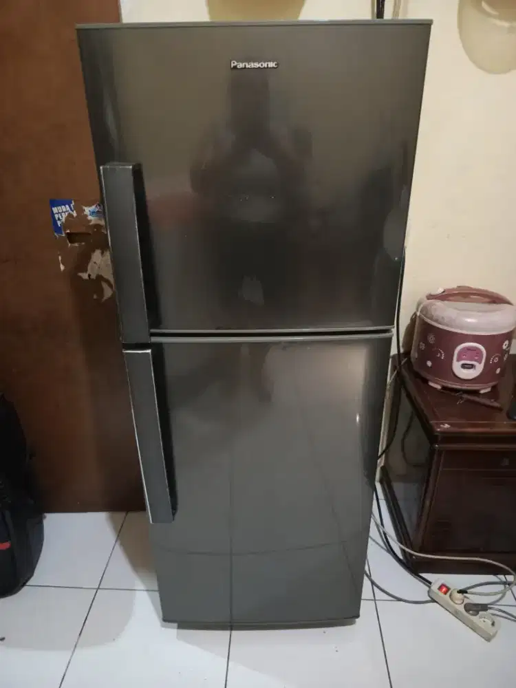 Kulkas 2 pintu merek panasonic