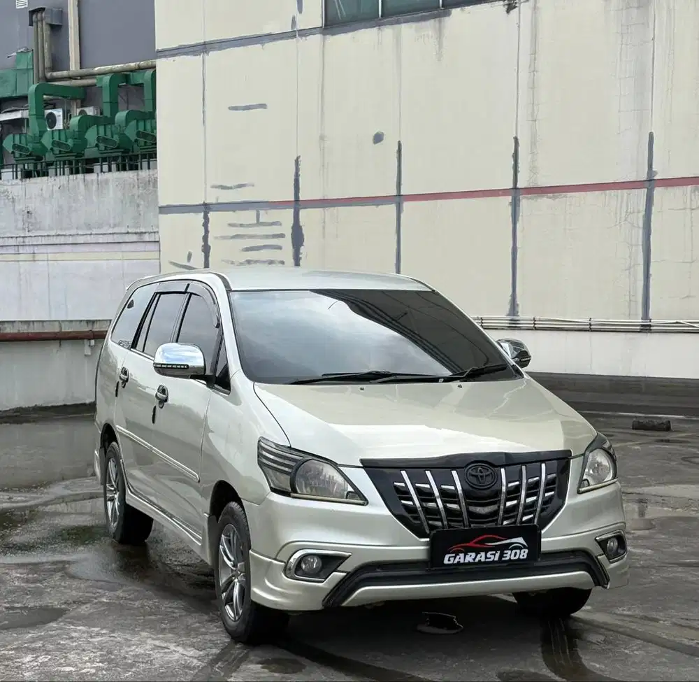 Toyota Kijang Innova 2.0 V AT Bensin 2011 upgrade Barong km 200 rb