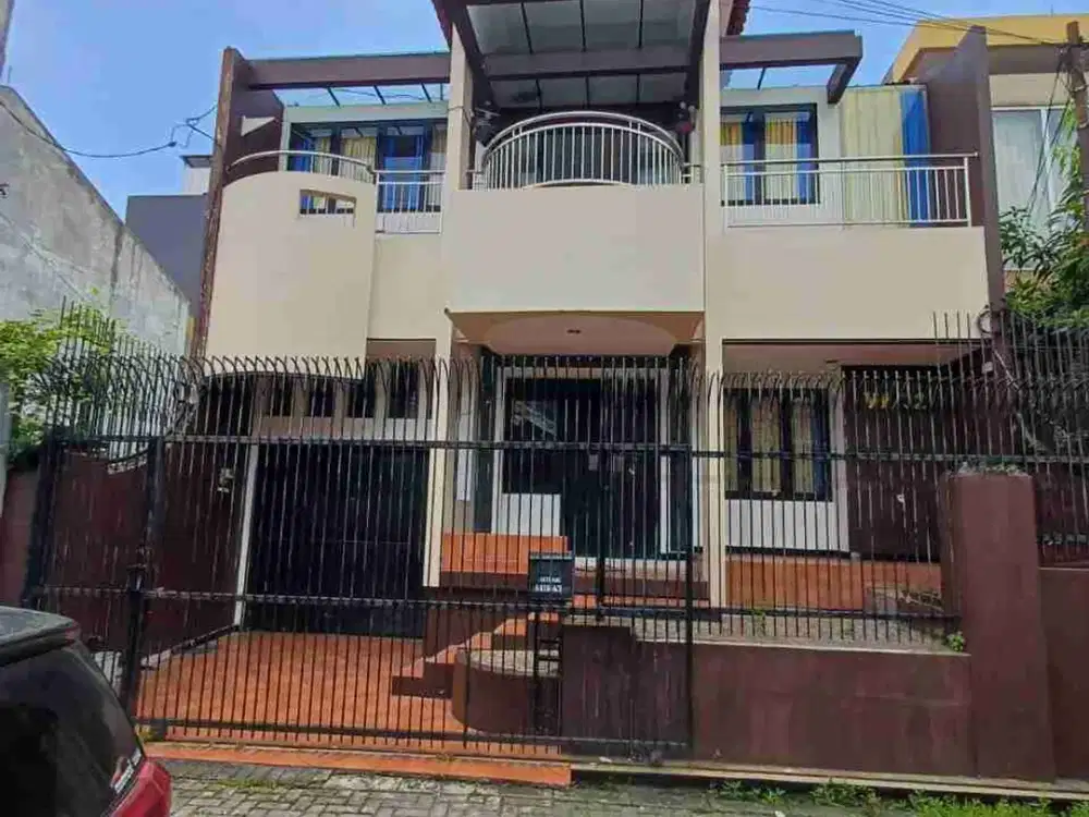 Unit Langka Rumah 2 Lantai Bagus selangkah Dari Simpang Lima Dan Mall Ciputra Citra Land Semarang lokasi di jalan anggrek Tengah Kota Semarang