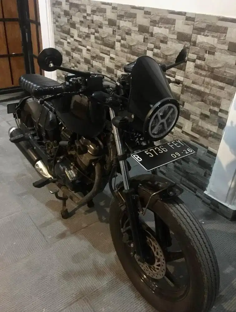 Dijual Motor Custom based Honda Megapro Tahun 2012