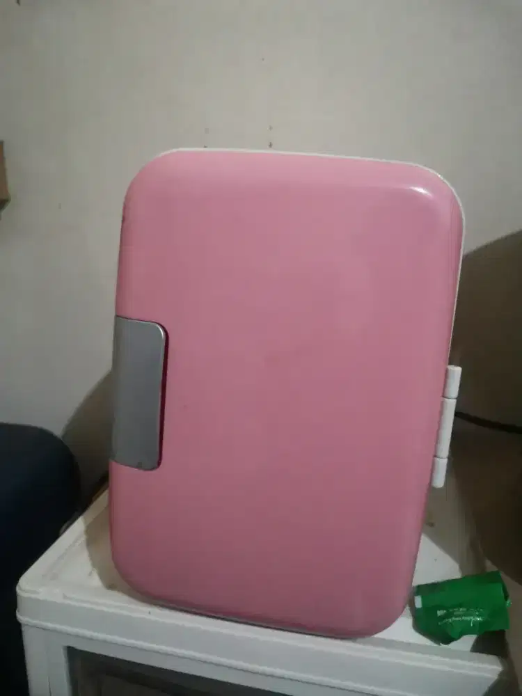 Jual cepat kulkas mini 4L,bisa untuk di kamar atau mobil