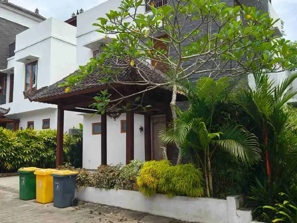 Luxury vila for rent 3 bedroom with rooftop jungle view near Ubud