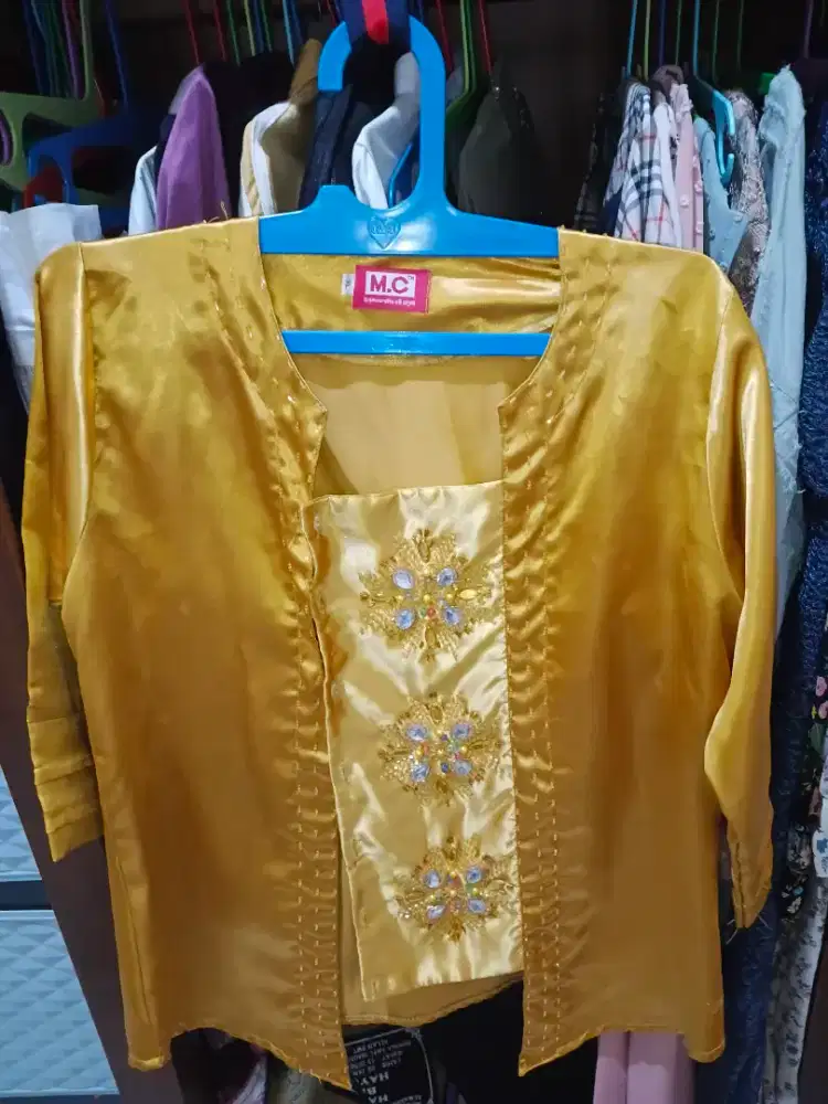 Kebaya Modern Gold