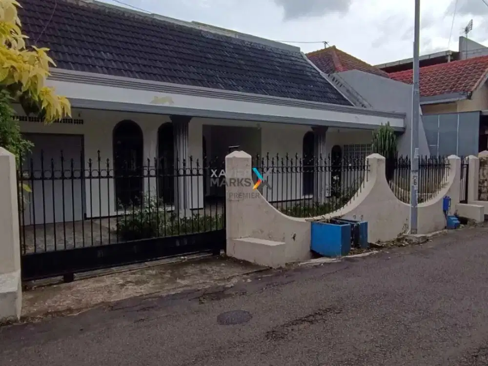 Dijual Rumah Klasik Terawat di Daerah Jalan Candi Candi, Lowokwaru Malang