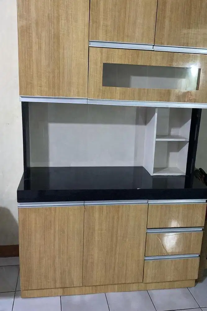 Rak Piring 6Pintu 3 Laci (Buffet)