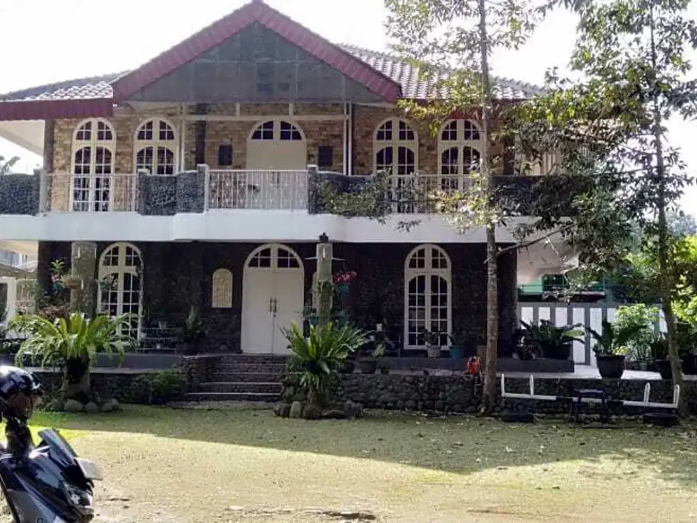 Villa di Pasir Angin, Gadog, Puncak
