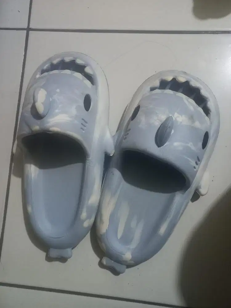 Sendal hiu biru size 38/39