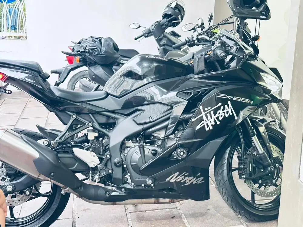 Kawasaki ZX25R, Hitam, Odo 38KM
