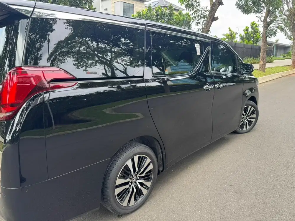 toyota alphard 2023 reg 2022 like new!low km!perfect!1st hand!