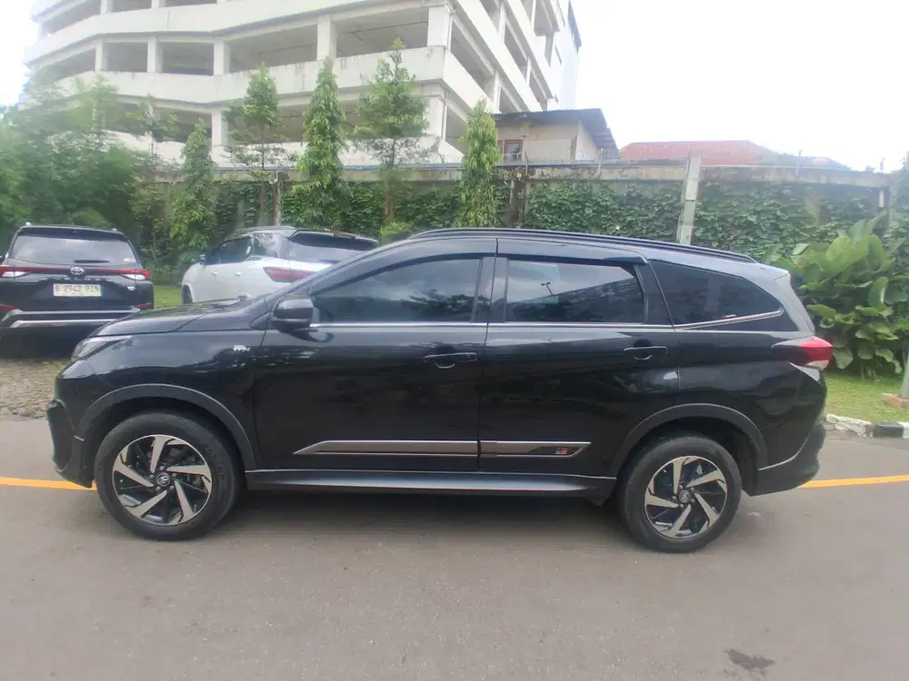 Toyota Rush 2022 GR Sport Hitam