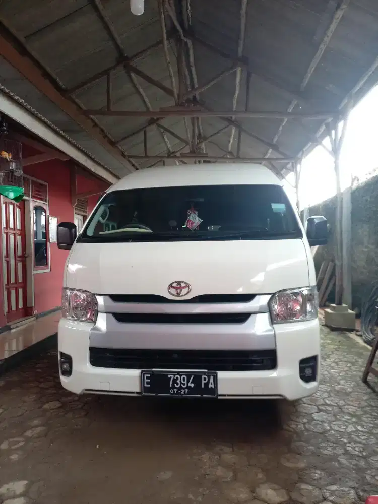 Toyota Hiace Commuter 2022 Putih Over Kredit