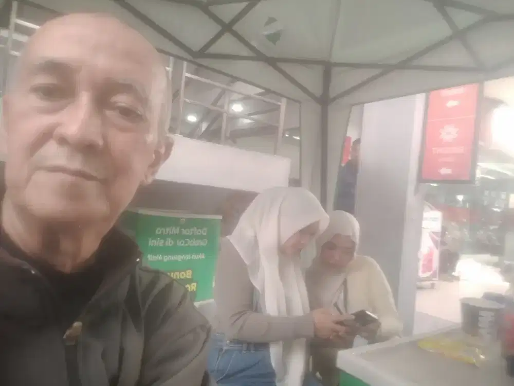 Ojek motor karyawati atau karyawan