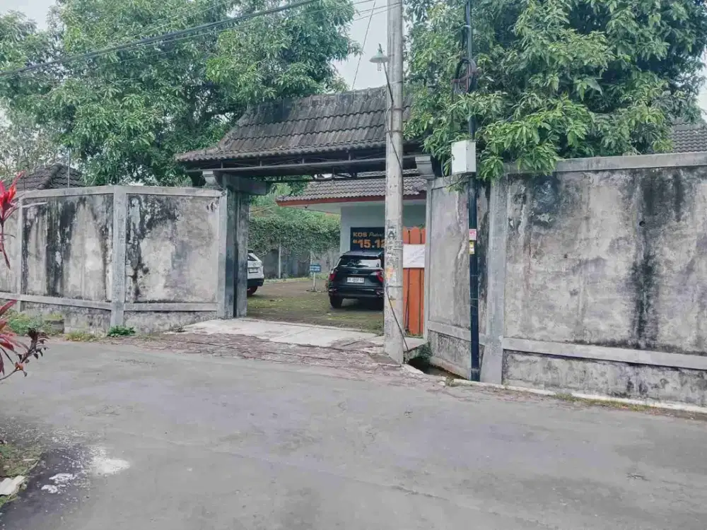 DIJUAL TANAH LUAS BONUS KOST-KOSAN BONUS INTERIOR  DEKAT KAMPUS UII JAKAL KM 14