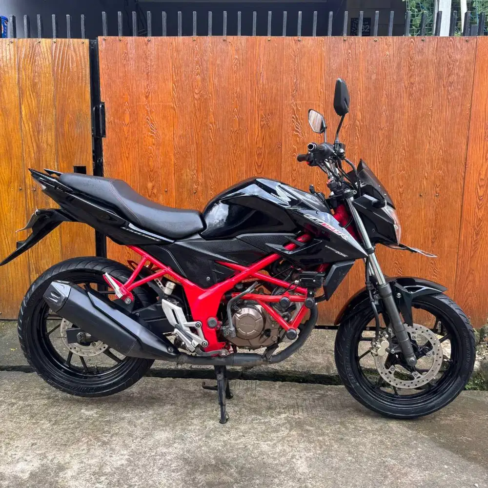 CB 150R Street fighter 2017 Surat Lengkap Mesin adem  siap gass jauh