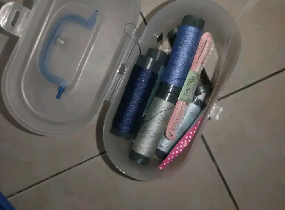 Set peralatan jahit menjahit bekas gratis, kondisi 90%