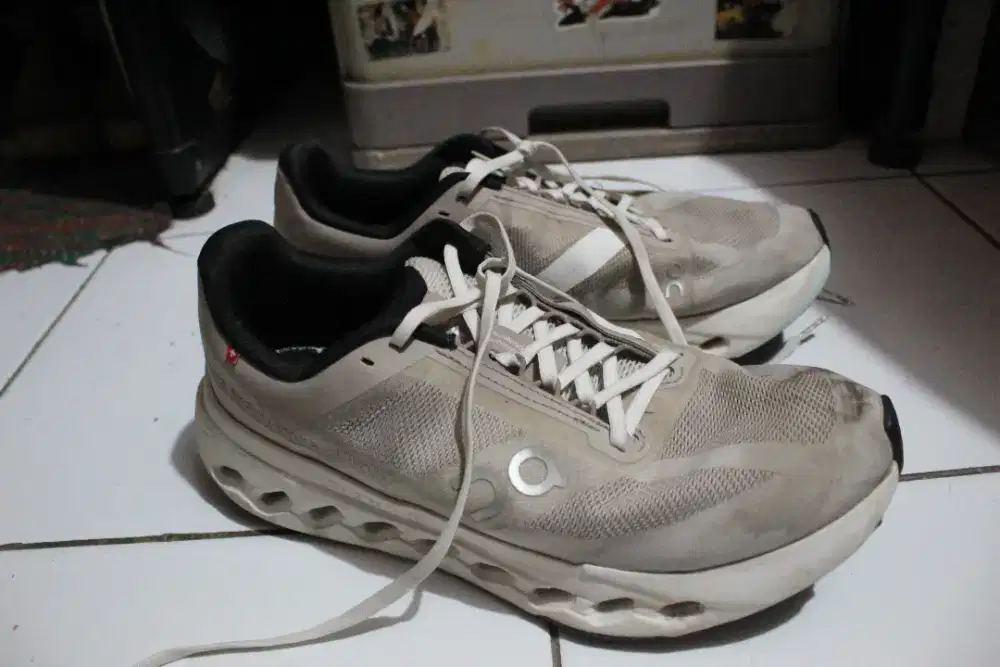 Sepatu Lari On Cloudsurfer Next Size 42 Ivory (Preloved)