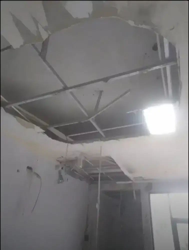 Perbaikan atap bocor,ganti talang air tembok rembes,cat rumah dll