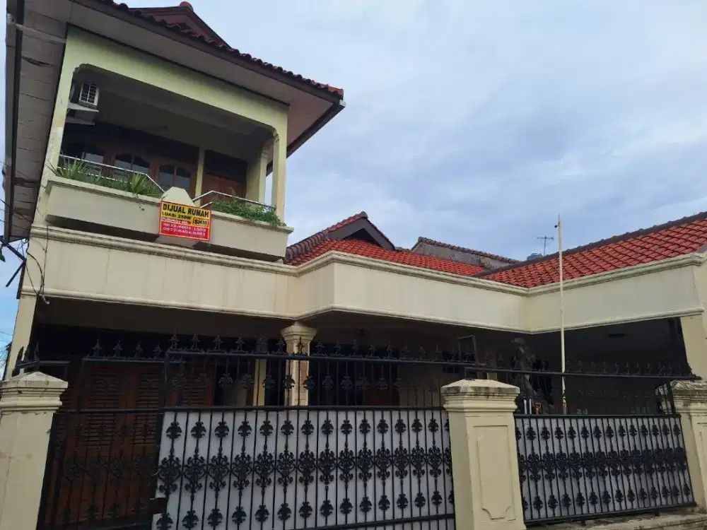 Dijual Rumah SHM .LB 300 M² LT 250 M². Dkt dgn Pondok Gede Plaza cuma