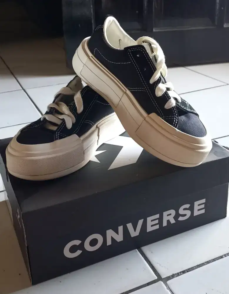 Sepatu Converse wanita ori size 37